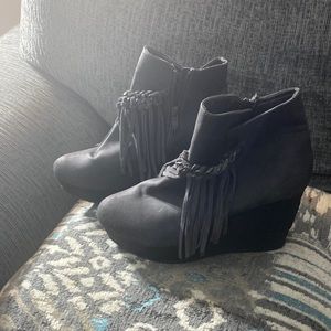 Shot a women’s Gray size81/2